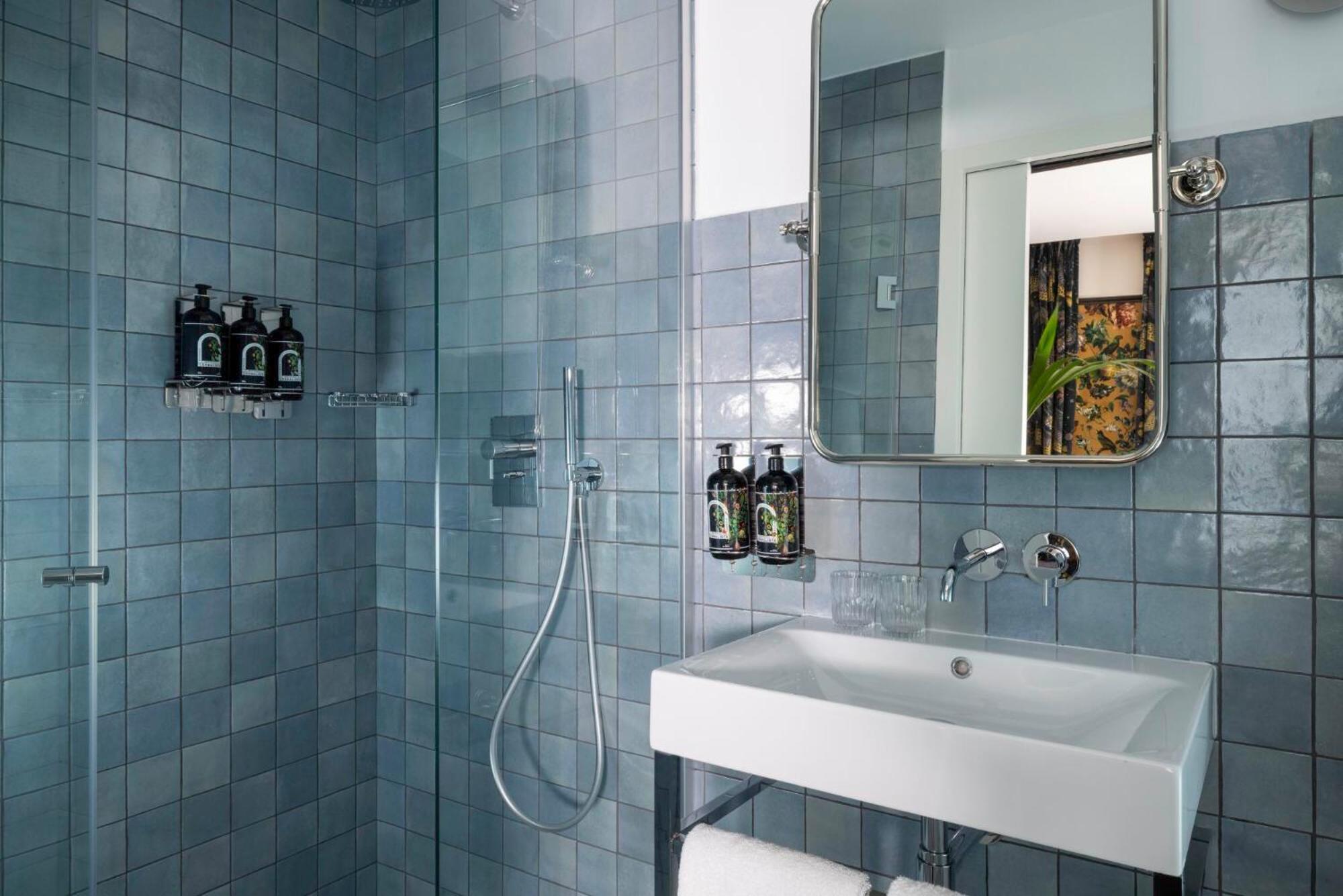 Hotel Ginette A La Folie & Spa Paris Luaran gambar