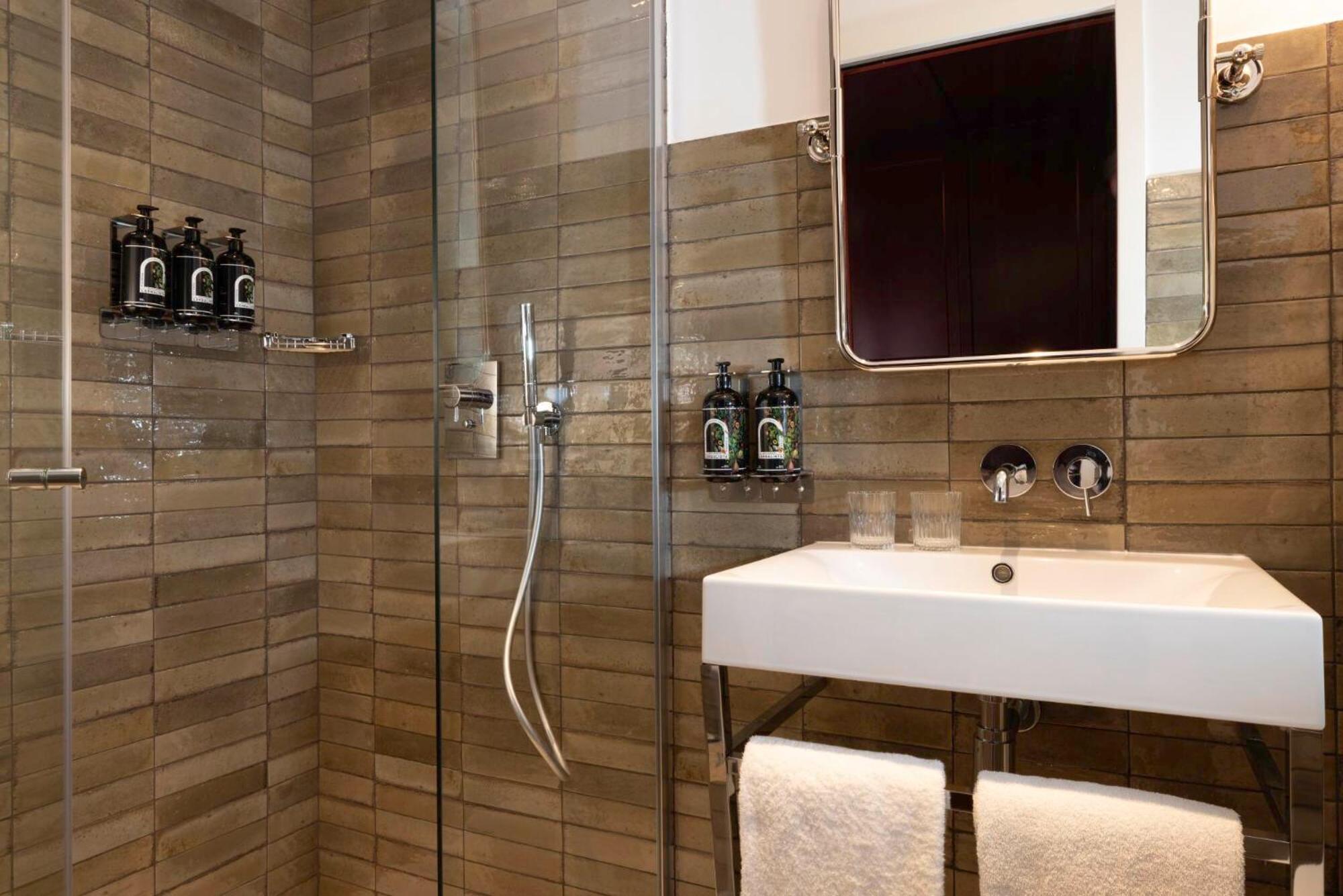 Hotel Ginette A La Folie & Spa Paris Luaran gambar